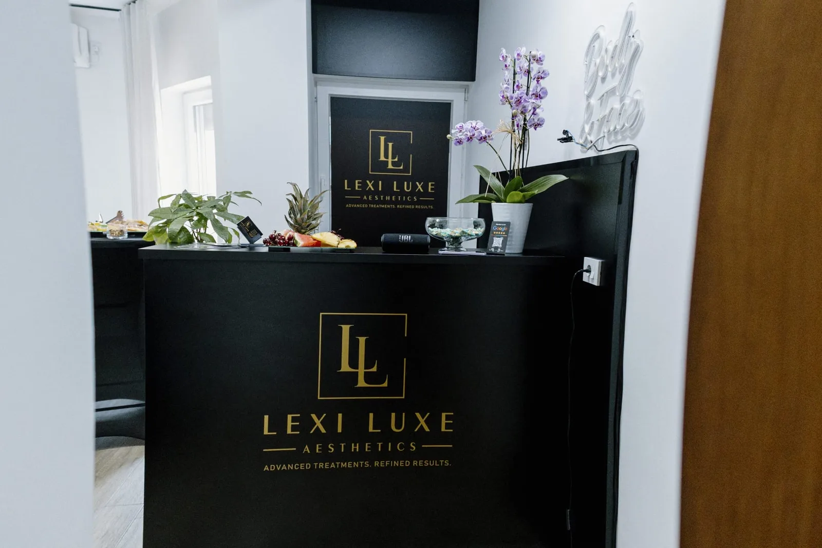 Рецепција во Lexi Luxe Studio во Прилеп